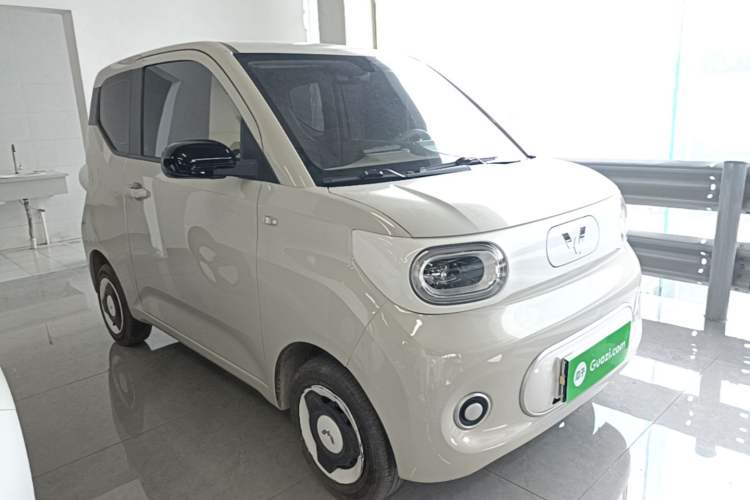 Used Wuling Hongguang MINIEV 2024 3rd Generation 215km Youth Edition Front Right 45 Deg