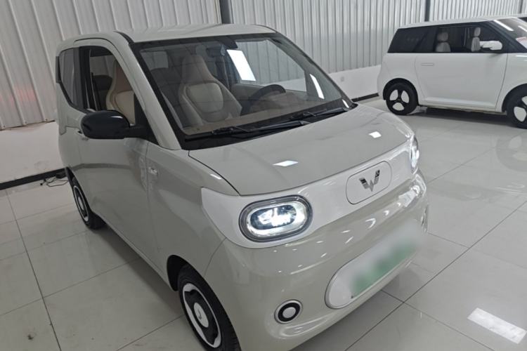 Used Wuling Hongguang MINIEV 2024 3rd Generation 215km Youth Edition Front Right 45 Deg