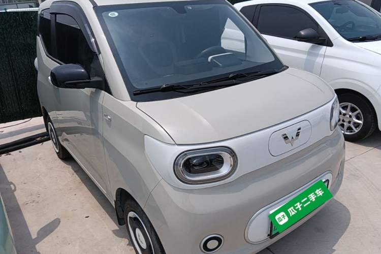 Used Wuling Hongguang MINIEV 2024 3rd Generation 215km Youth Edition Front Right 45 Deg