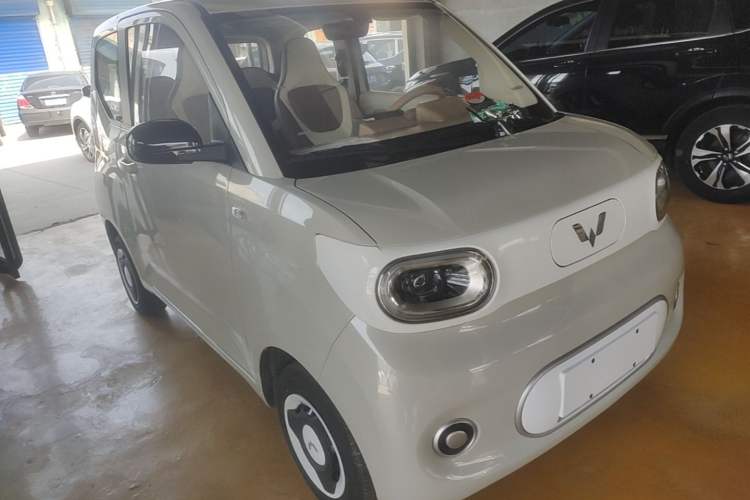 Used Wuling Hongguang MINIEV 2024 3rd Generation 215km Youth Edition Front Right 45 Deg