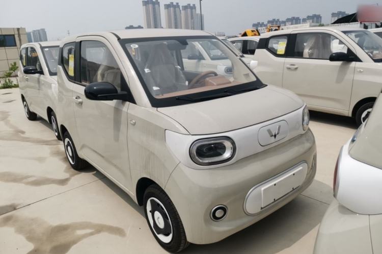 Used Wuling Hongguang MINIEV 2024 3rd Generation 215km Youth Edition Front Right 45 Deg