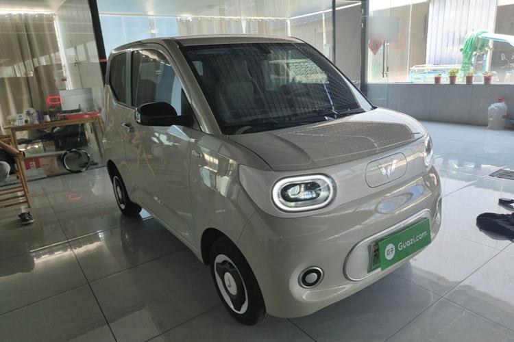 Used Wuling Hongguang MINIEV 2024 3rd Generation 215km Youth Edition Front Right 45 Deg
