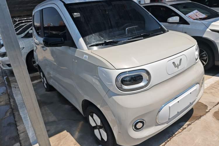 Used Wuling Hongguang MINIEV 2024 3rd Generation 215km Advanced Version Front Right 45 Deg