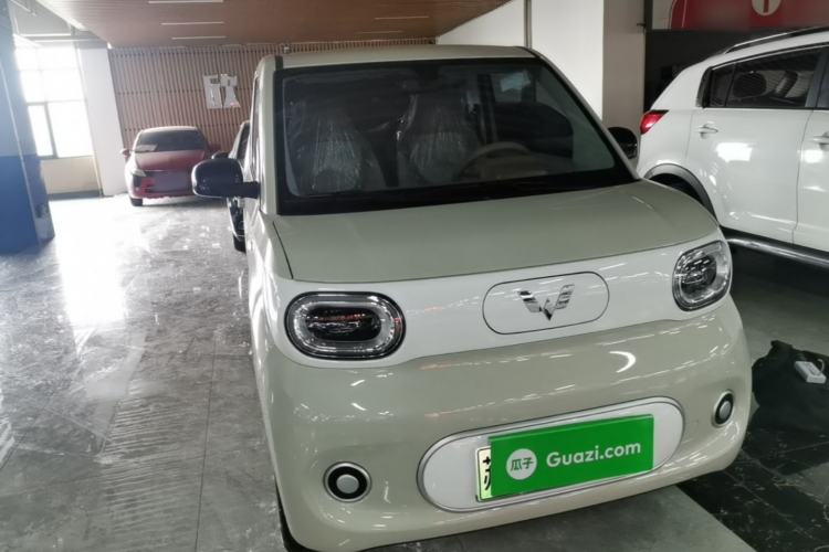 Used Wuling Hongguang MINIEV 2024 3rd Generation 215km Youth Edition Front Right 45 Deg