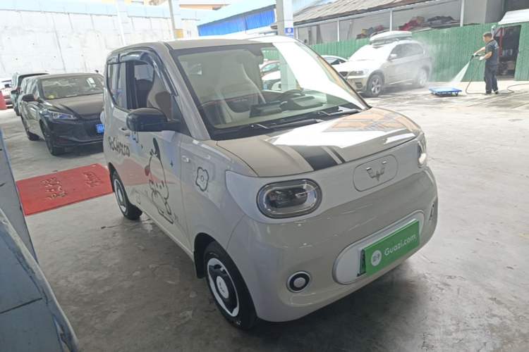 Used Wuling Hongguang MINIEV 2024 3rd Generation 215km Youth Edition Front Right 45 Deg