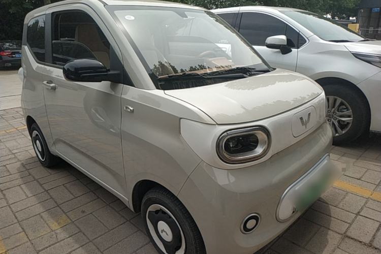 Used Wuling Hongguang MINIEV 2024 3rd Generation 215km Youth Edition Front Right 45 Deg