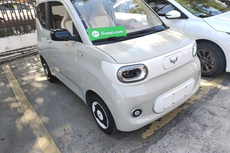 Used Wuling Hongguang MINIEV 2024 3rd Generation 215km Youth Edition Front Right 45 Deg