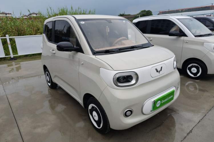 Used Wuling Hongguang MINIEV 2024 3rd Generation 215km Youth Edition Front Right 45 Deg