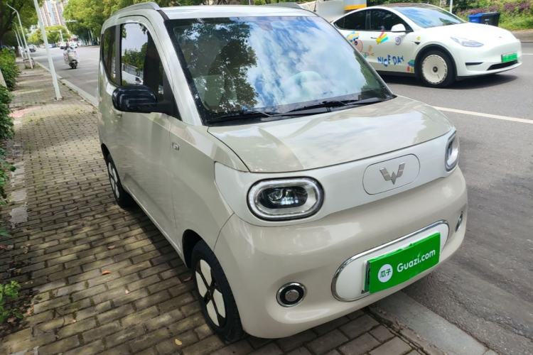 Used Wuling Hongguang MINIEV 2024 3rd Generation 215km Advanced Version Front Right 45 Deg