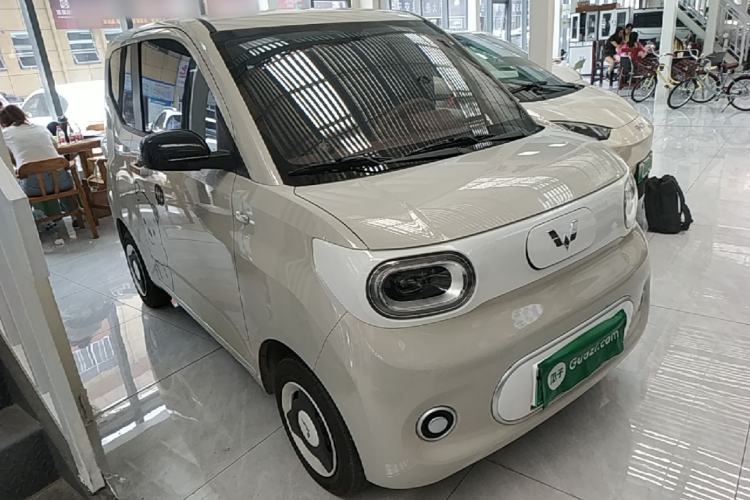 Used Wuling Hongguang MINIEV 2024 3rd Generation 215km Youth Edition Front Right 45 Deg
