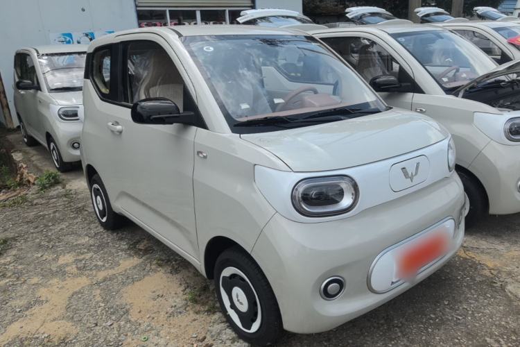 Used Wuling Hongguang MINIEV 2024 3rd Generation 215km Youth Edition Front Right 45 Deg