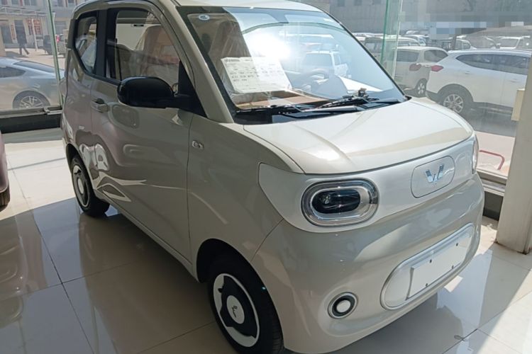 Used Wuling Hongguang MINIEV 2024 3rd Generation 215km Youth Edition Front Right 45 Deg