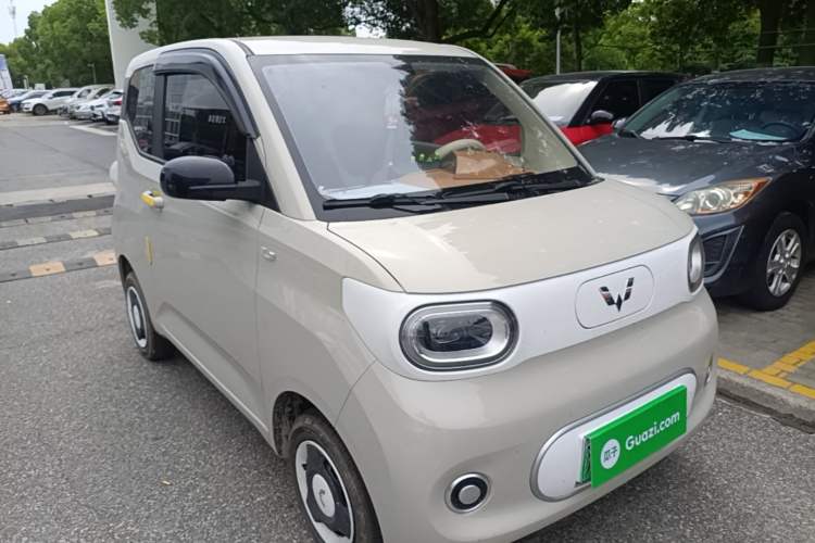 Used Wuling Hongguang MINIEV 2024 3rd Generation 215km Youth Edition Front Right 45 Deg
