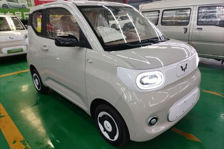 Used Wuling Hongguang MINIEV 2024 3rd Generation 215km Youth Edition Front Right 45 Deg