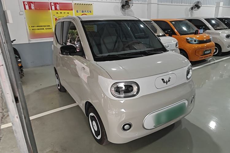 Used Wuling Hongguang MINIEV 2024 3rd Generation 215km Youth Edition Front Right 45 Deg