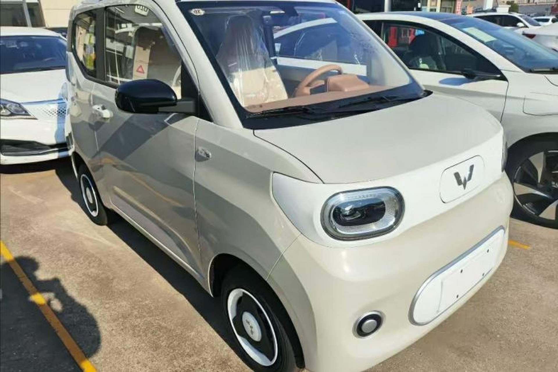Used Wuling Hongguang MINIEV 2024 3rd Generation 215km Youth Edition Front Right 45 Deg
