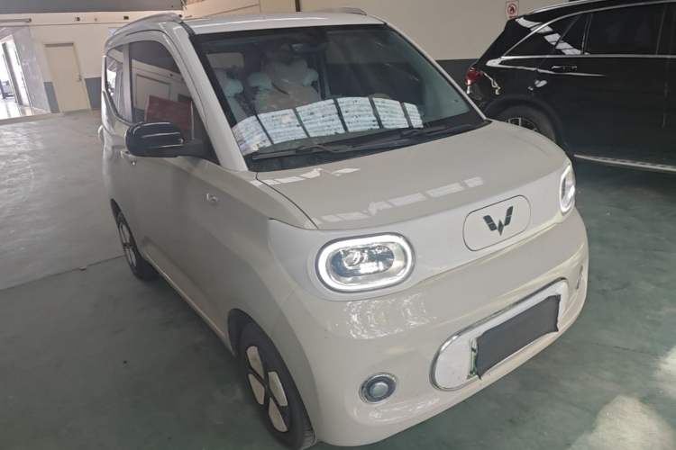 Used Wuling Hongguang MINIEV 2024 3rd Generation 215km Advanced Version Front Right 45 Deg