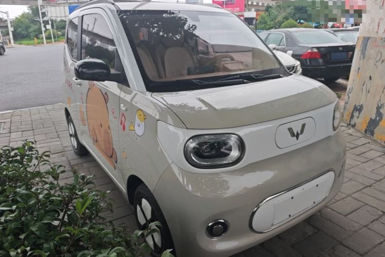 Used Wuling Hongguang MINIEV 2024 3rd Generation 215km Advanced Version Front Right 45 Deg