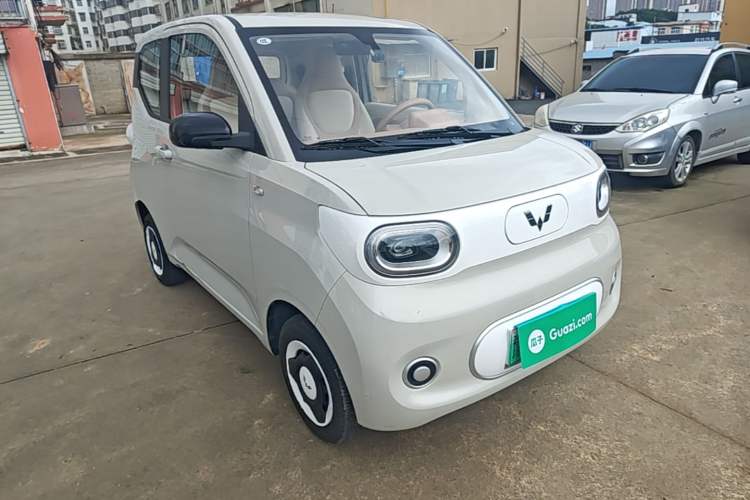 Used Wuling Hongguang MINIEV 2024 3rd Generation 215km Youth Edition Front Right 45 Deg