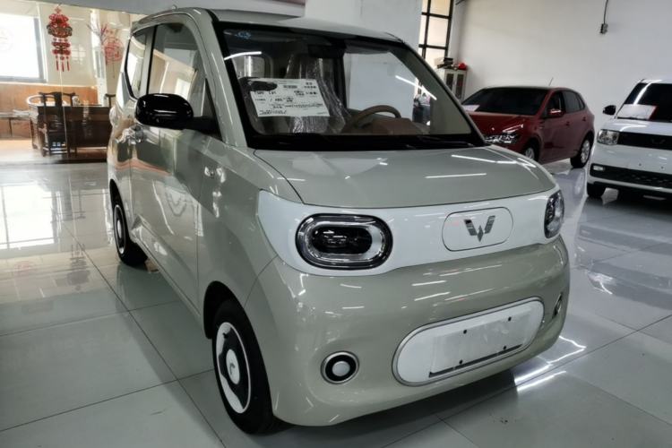 Used Wuling Hongguang MINIEV 2024 3rd Generation 215km Youth Edition Front Right 45 Deg