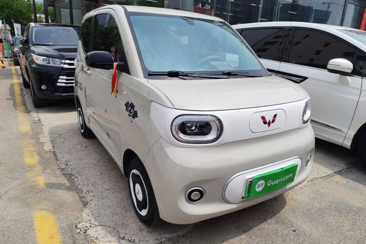 Used Wuling Hongguang MINIEV 2024 3rd Generation 215km Youth Edition Front Right 45 Deg