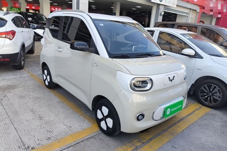 Used Wuling Hongguang MINIEV 2024 3rd Generation 215km Advanced Version Front Right 45 Deg