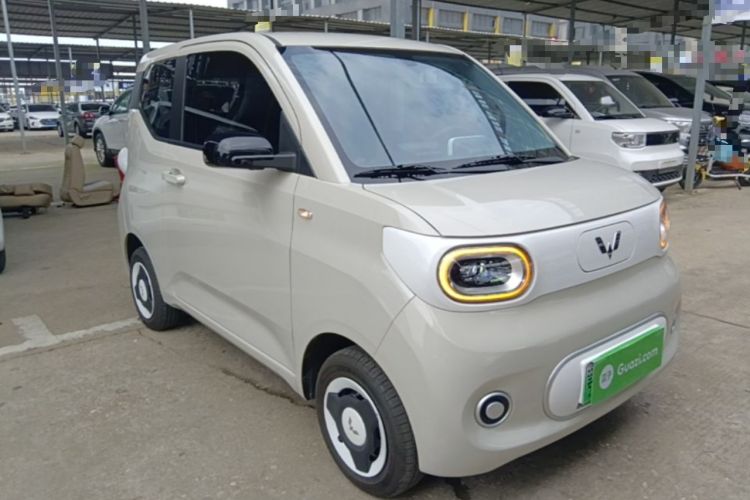 Used Wuling Hongguang MINIEV 2024 3rd Generation 215km Youth Edition Front Right 45 Deg
