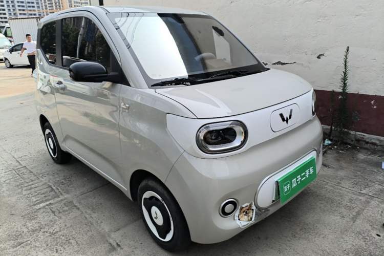 Used Wuling Hongguang MINIEV 2024 3rd Generation 215km Youth Edition Front Right 45 Deg