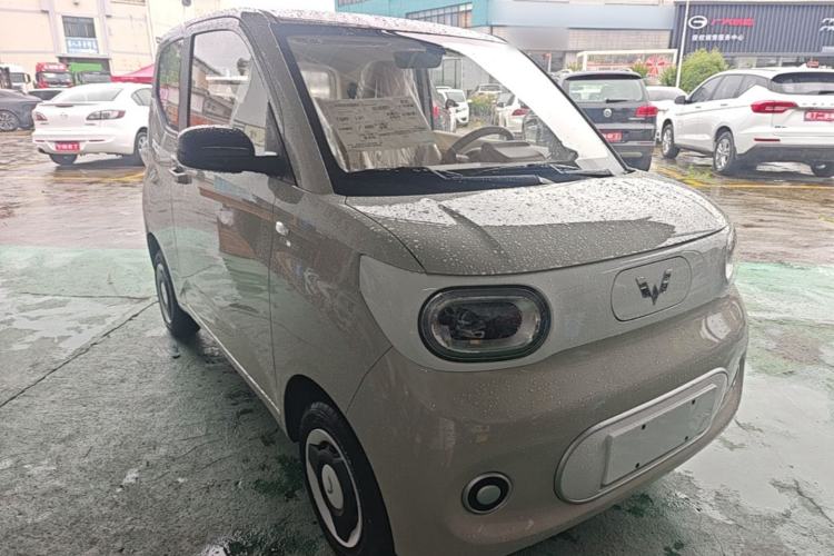 Used Wuling Hongguang MINIEV 2024 3rd Generation 215km Youth Edition Front Right 45 Deg