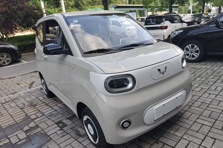 Used Wuling Hongguang MINIEV 2024 3rd Generation 215km Youth Edition Front Right 45 Deg
