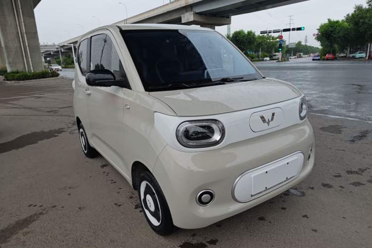 Used Wuling Hongguang MINIEV 2024 3rd Generation 215km Youth Edition Front Right 45 Deg