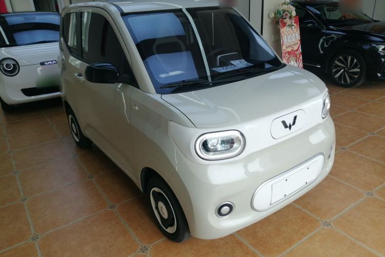 Used Wuling Hongguang MINIEV 2024 3rd Generation 215km Youth Edition Front Right 45 Deg