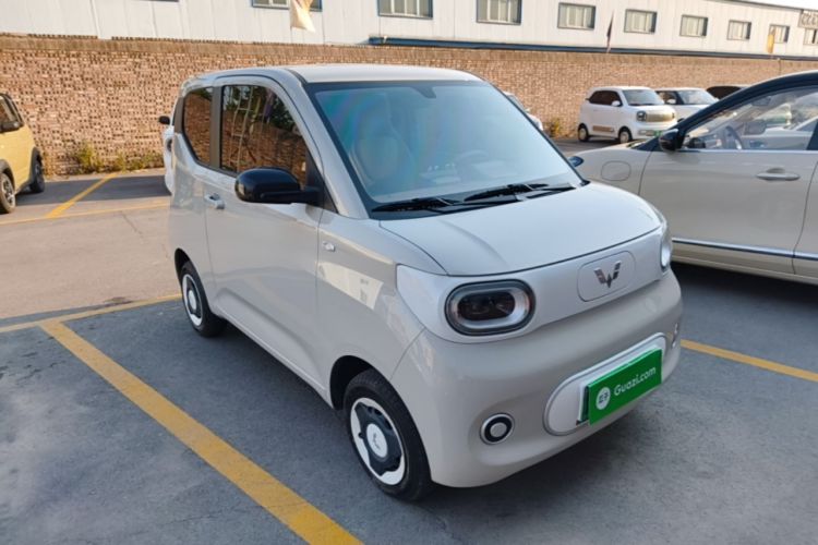 Used Wuling Hongguang MINIEV 2024 3rd Generation 215km Youth Edition Front Right 45 Deg