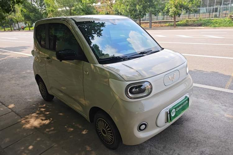 Used Wuling Hongguang MINIEV 2024 3rd Generation 215km Youth Edition Front Right 45 Deg