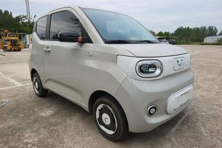 Used Wuling Hongguang MINIEV 2024 3rd Generation 215km Youth Edition Front Right 45 Deg