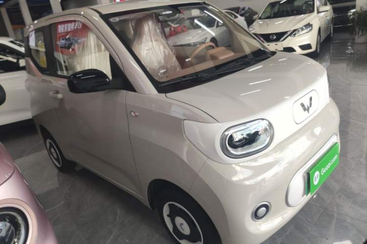 Used Wuling Hongguang MINIEV 2024 3rd Generation 215km Youth Edition Front Right 45 Deg