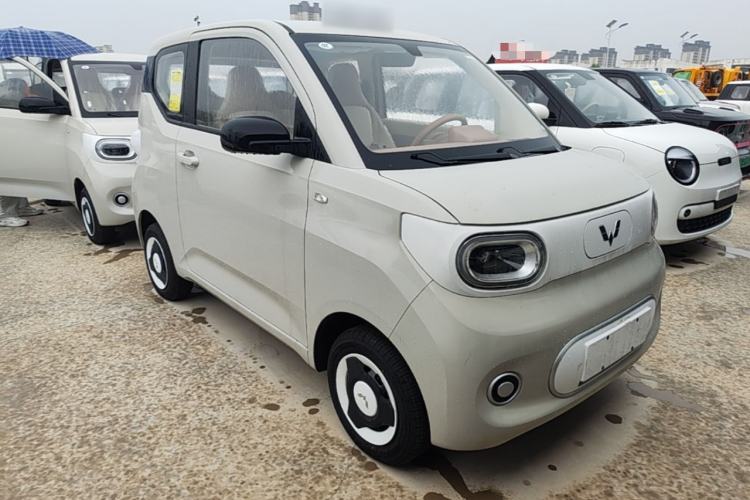 Used Wuling Hongguang MINIEV 2024 3rd Generation 215km Youth Edition Front Right 45 Deg