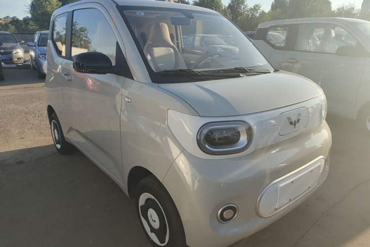 Used Wuling Hongguang MINIEV 2024 3rd Generation 215km Youth Edition Front Right 45 Deg