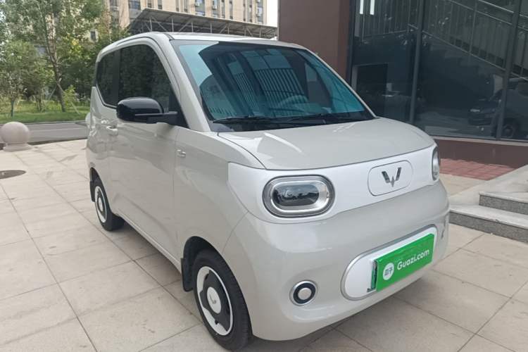 Used Wuling Hongguang MINIEV 2024 3rd Generation 215km Youth Edition Front Right 45 Deg