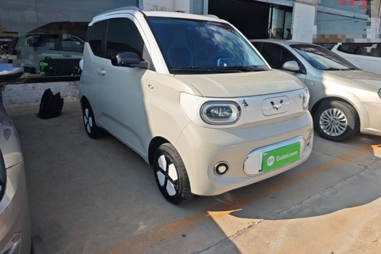 Used Wuling Hongguang MINIEV 2024 3rd Generation 215km Advanced Version Front Right 45 Deg