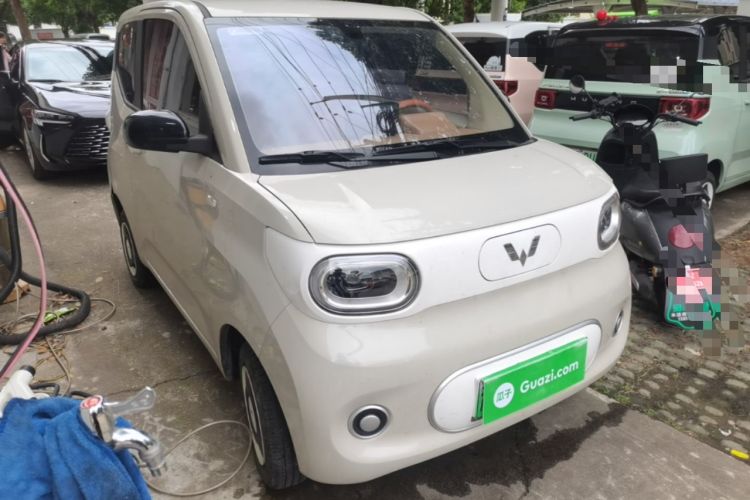Used Wuling Hongguang MINIEV 2024 3rd Generation 215km Youth Edition Front Right 45 Deg