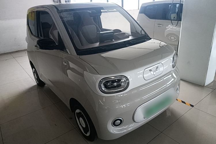 Used Wuling Hongguang MINIEV 2024 3rd Generation 215km Youth Edition Front Right 45 Deg