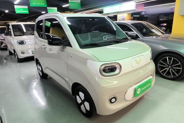 Used Wuling Hongguang MINIEV 2024 3rd Generation 215km Advanced Version Front Right 45 Deg