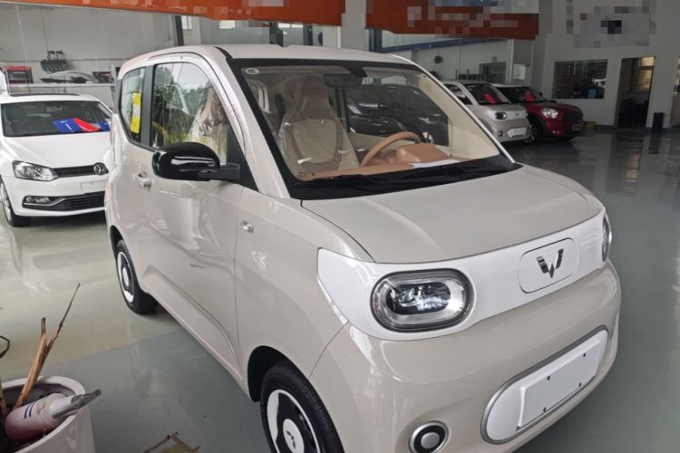 Used Wuling Hongguang MINIEV 2024 3rd Generation 215km Youth Edition Front Right 45 Deg