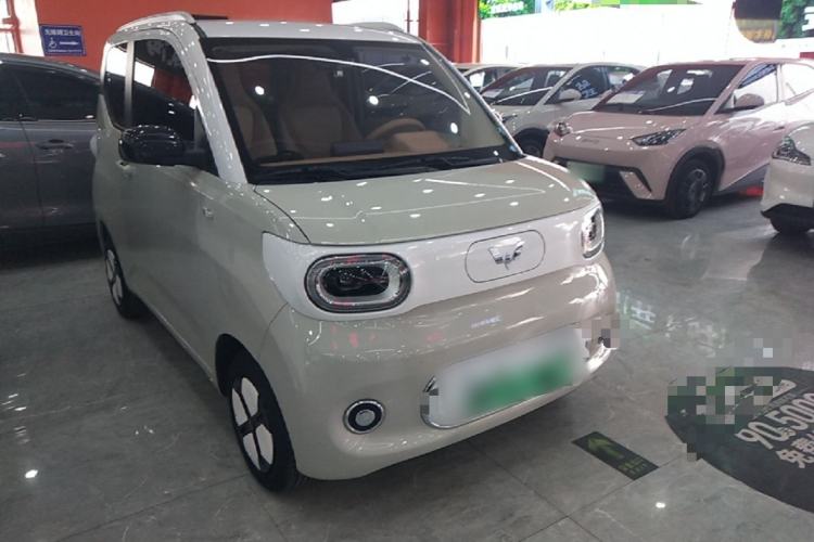 Used Wuling Hongguang MINIEV 2024 3rd Generation 170 km Front Right 45 Deg