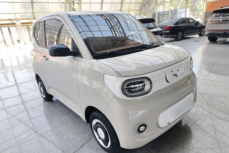 Used Wuling Hongguang MINIEV 2024 3rd Generation 215km Youth Edition Front Right 45 Deg