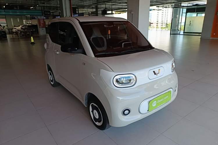 Used Wuling Hongguang MINIEV 2024 3rd Generation 215km Youth Edition Front Right 45 Deg