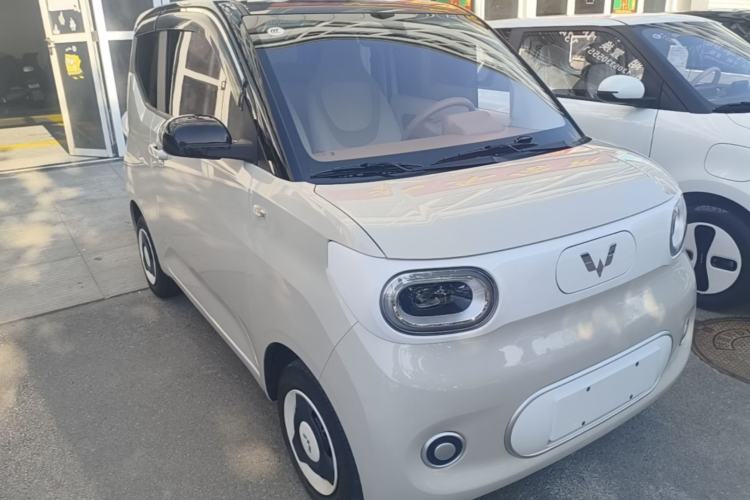 Used Wuling Hongguang MINIEV 2024 3rd Generation 215km Youth Edition Front Right 45 Deg