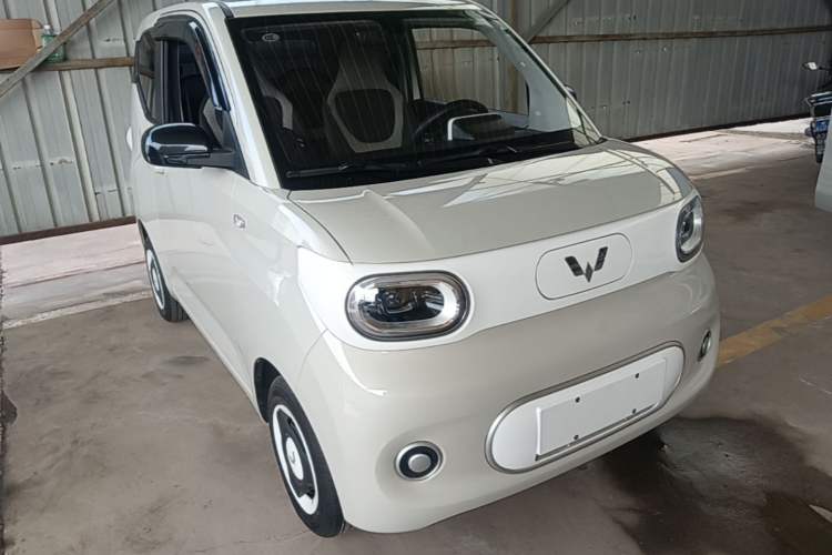 Used Wuling Hongguang MINIEV 2024 3rd Generation 215km Youth Edition Front Right 45 Deg