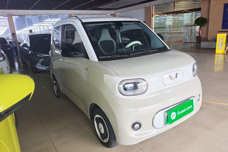 Used Wuling Hongguang MINIEV 2024 3rd Generation 170 km Front Right 45 Deg